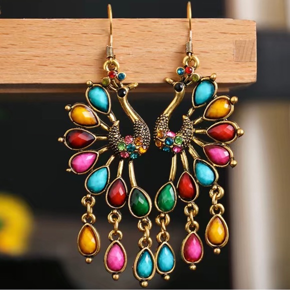 ⭕️ 3/$24 ⭕️ Beaded gold rainbow peacock earrings with rhinestones / NWOT - Picture 6 of 7